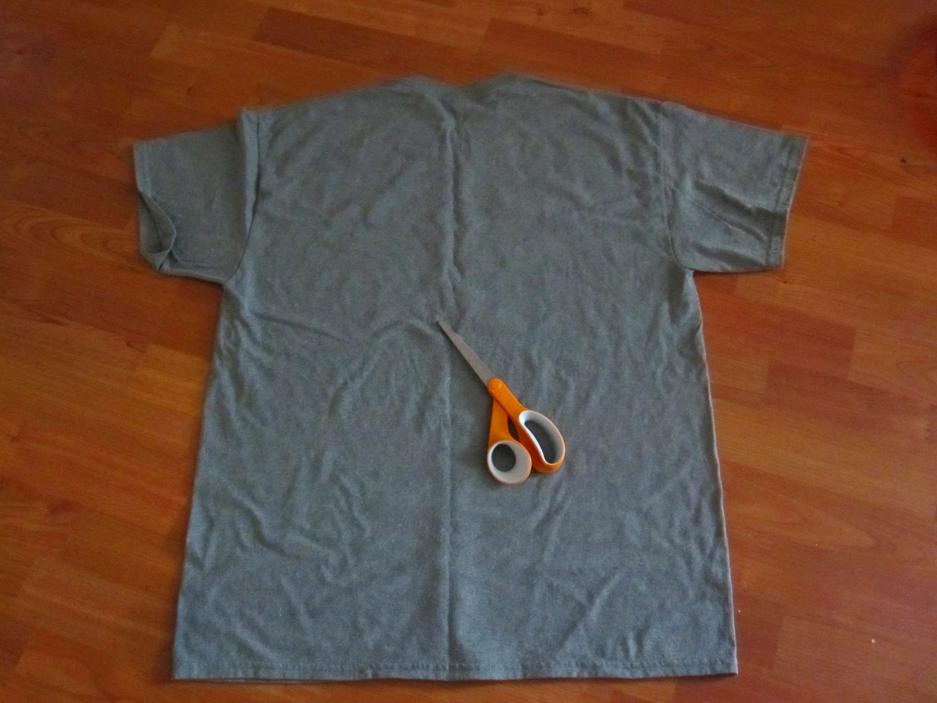 gray t-shirt, scissors