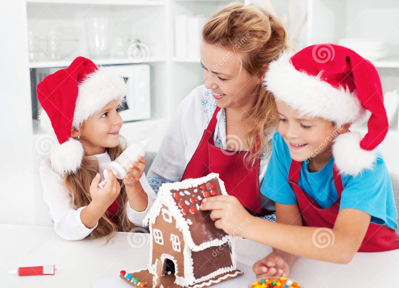 Preschoolers making a gingerbread house