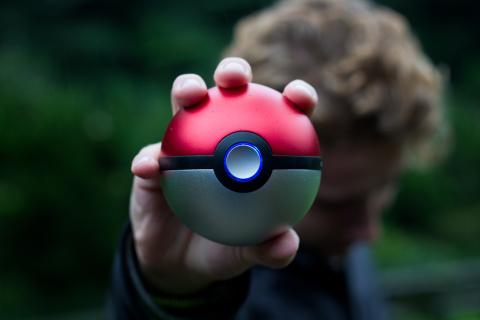 hand holding pokeball