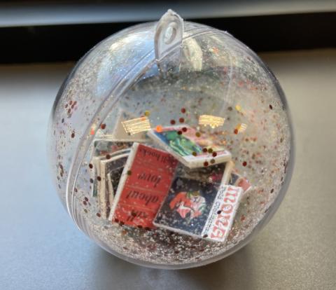 A photo of miniature books in an ornament.