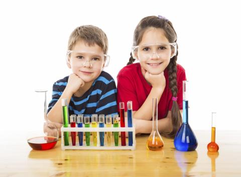 children doing experiments together