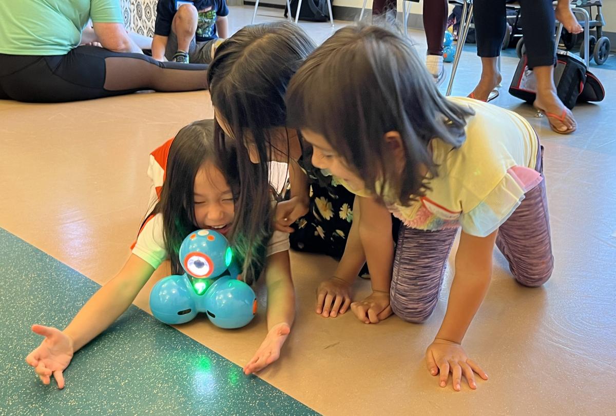 children play with robot